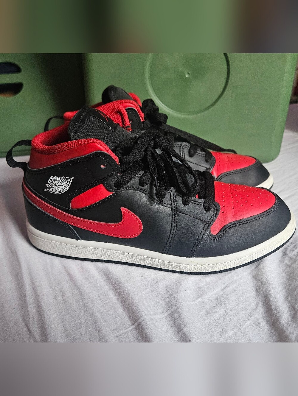 Kids Nike Jordan 1 Mid Sneakers